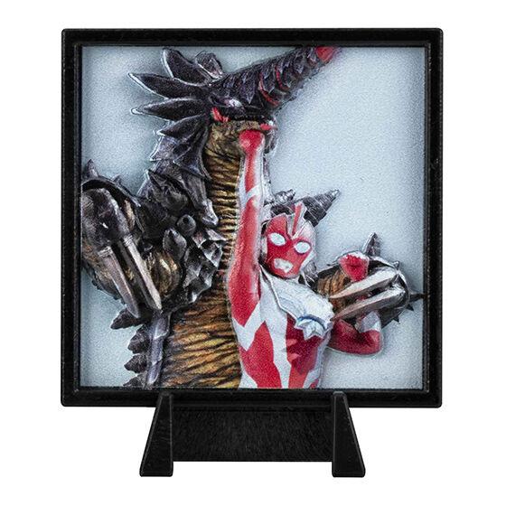 Ultraman 3D Relief Stand 1