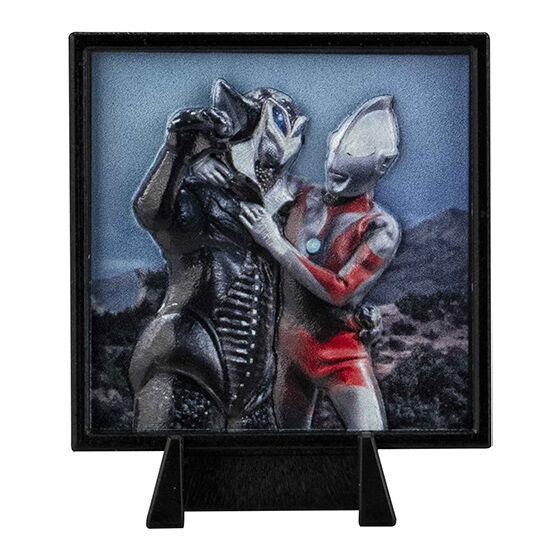 Ultraman 3D Relief Stand 5