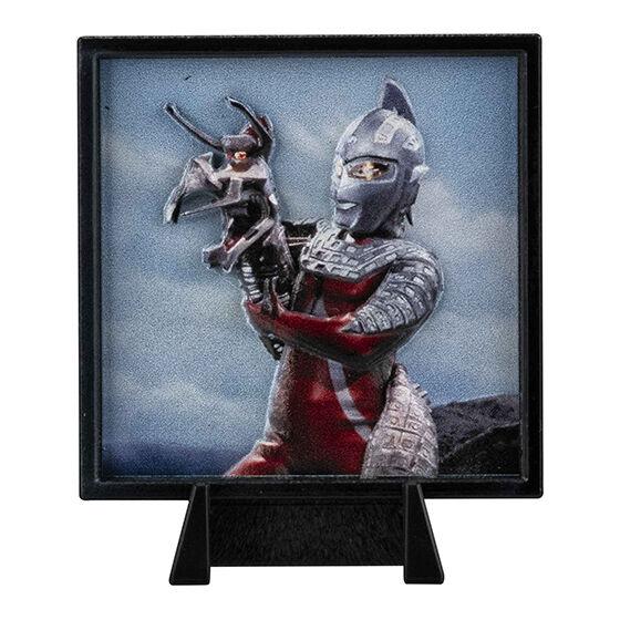 Ultraman 3D Relief Stand 8